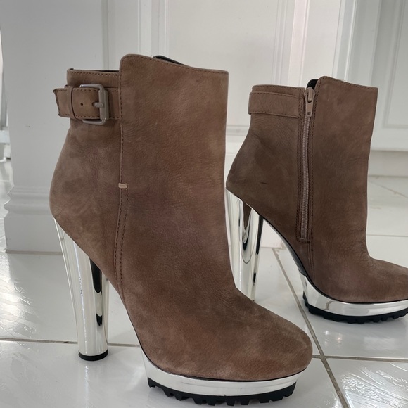 Pour La Victoire Shoes - Pour La Victoire suede/mirror booties